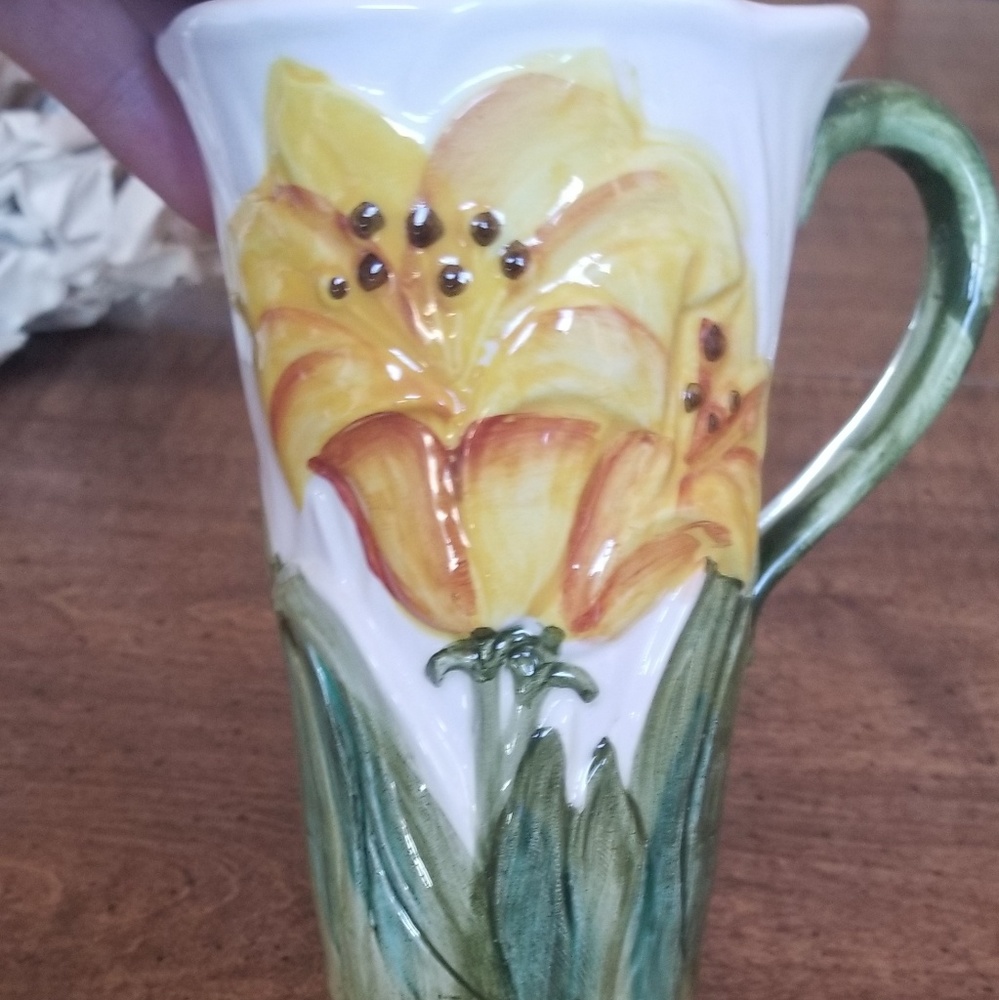 Vintage chocolate mugs or coffee mugs with Lilies